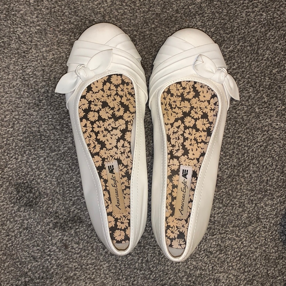 American Eagle white flats